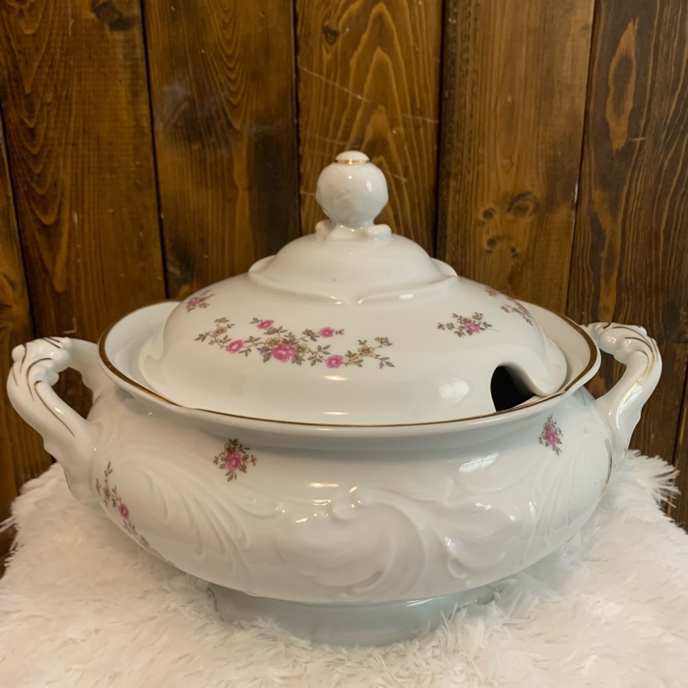 Elegant Floral White Porcelain Tureen-England-Wawel